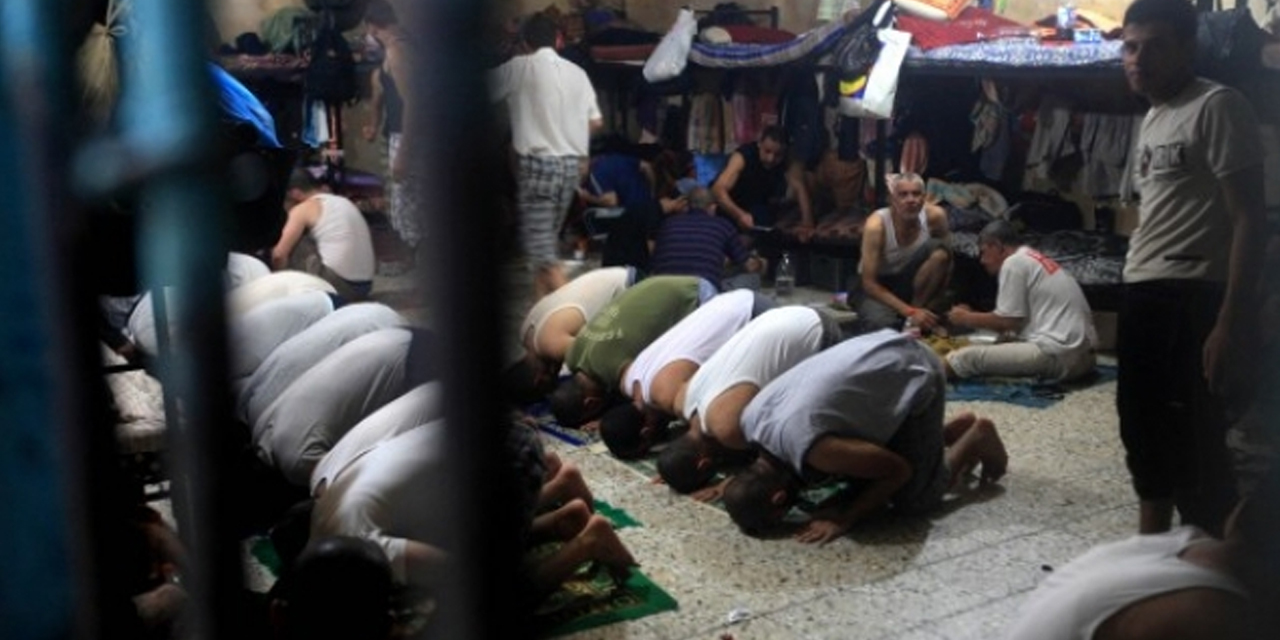 İsrail Filistinli tutuklu ve şehit ailelerinin mallarına ve gönderilen yardımlara el koyma kararı aldı