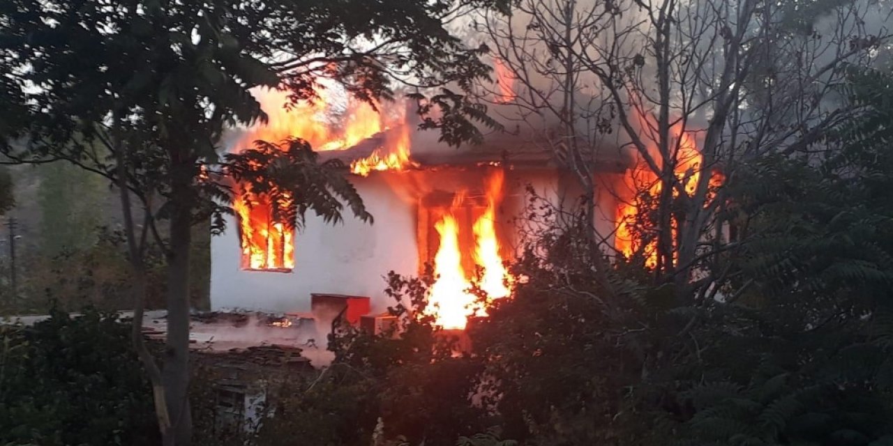 Ankara’da gecekondu yangını