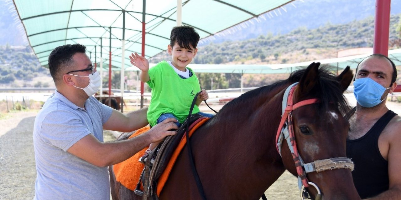 Serebral palsi hastası çocuklar özel bir gün yaşadı