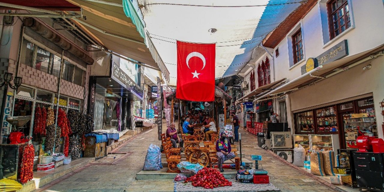 800 yıllık tarihi çarşıya Büyükşehir eli değiyor