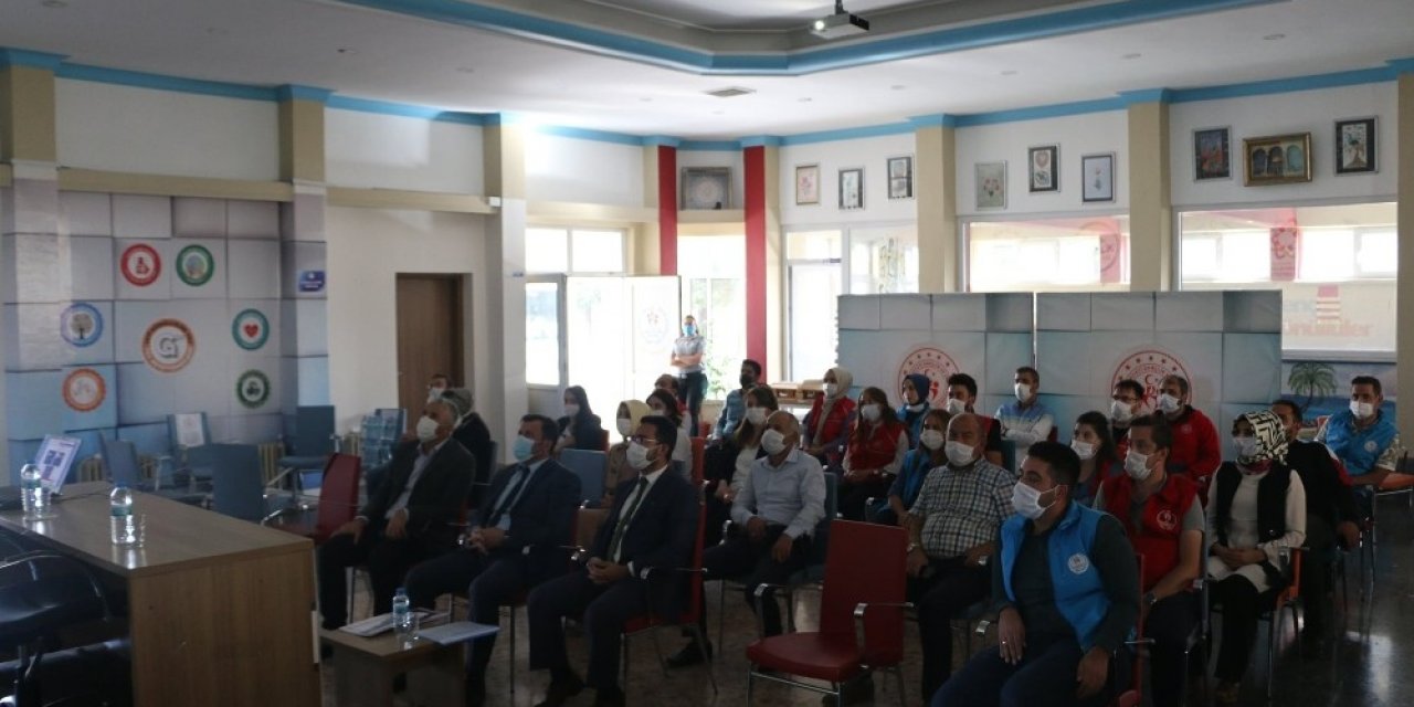 İl Müdürü Kabakçı, Gençlik Merkezi Müdürlerinden Brifing Aldı