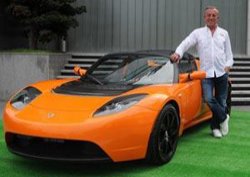 Türkiye'nin ilk elektrikli aracını aldı