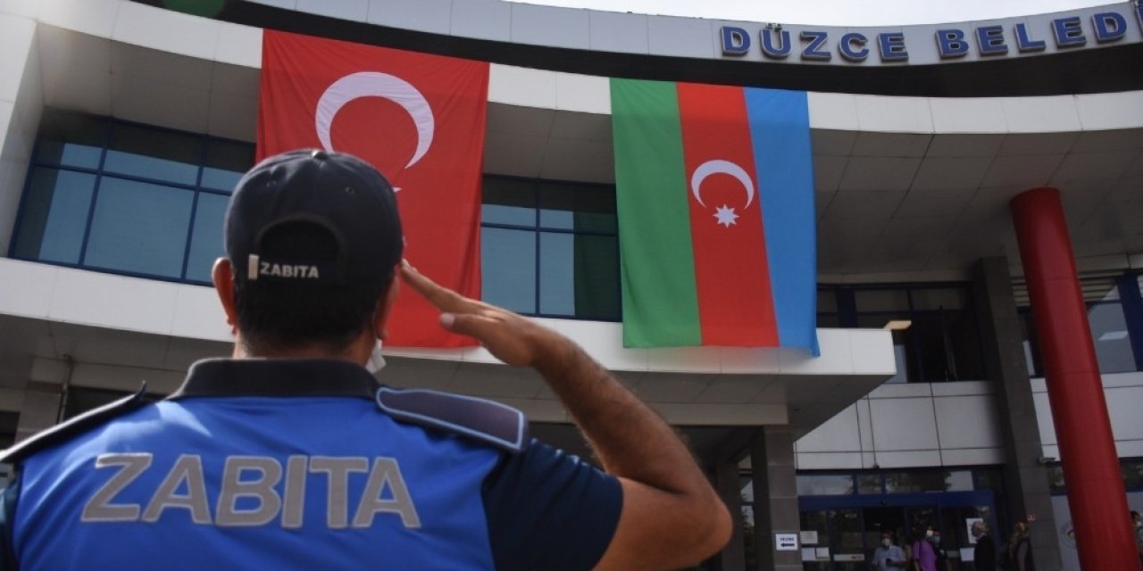 Azerbaycan’a bayraklı destek