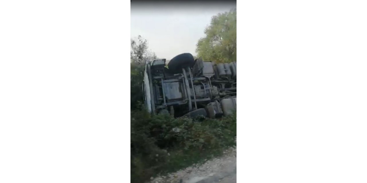 Kontrolden çıkan tır devrildi: 1 yaralı