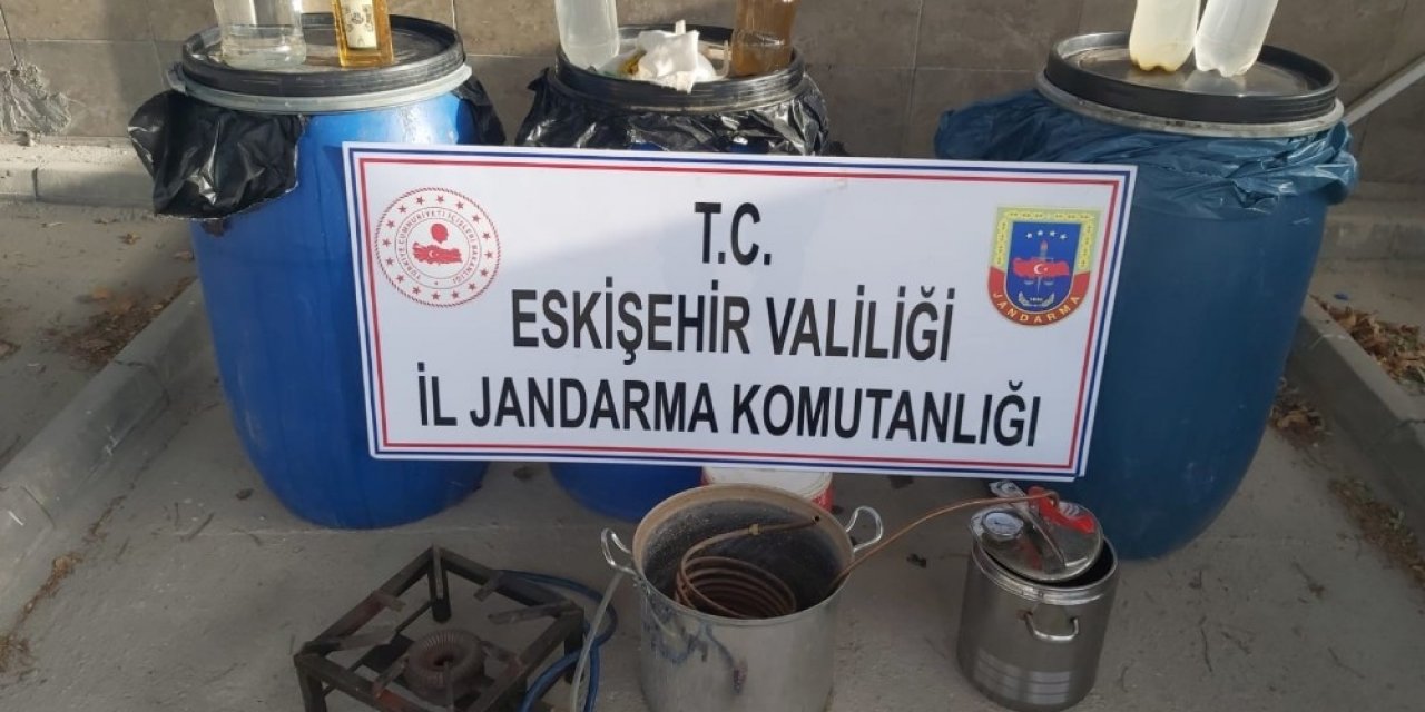 Jandarma kaçak alkol üreten şüpheliye yakaladı
