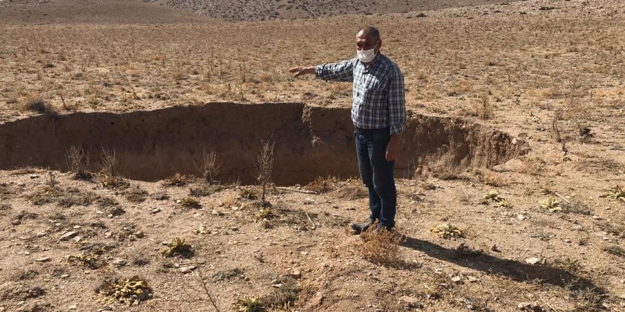 Konya’da 30 metre çapında obruk oluştu