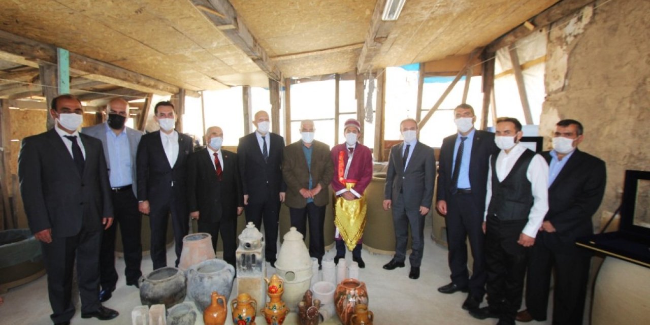 Yılın Ahisi Purutoğlu kaftanını giydi