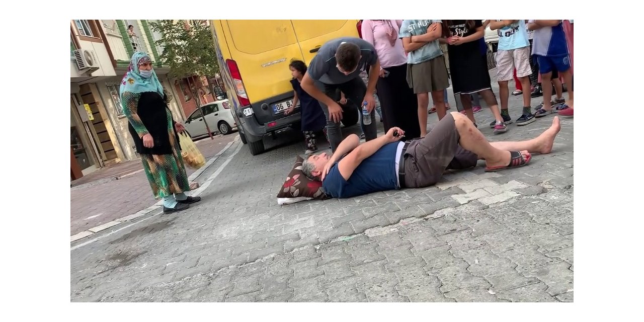 Geri geri giden kargo aracı bir kişiye çarptı