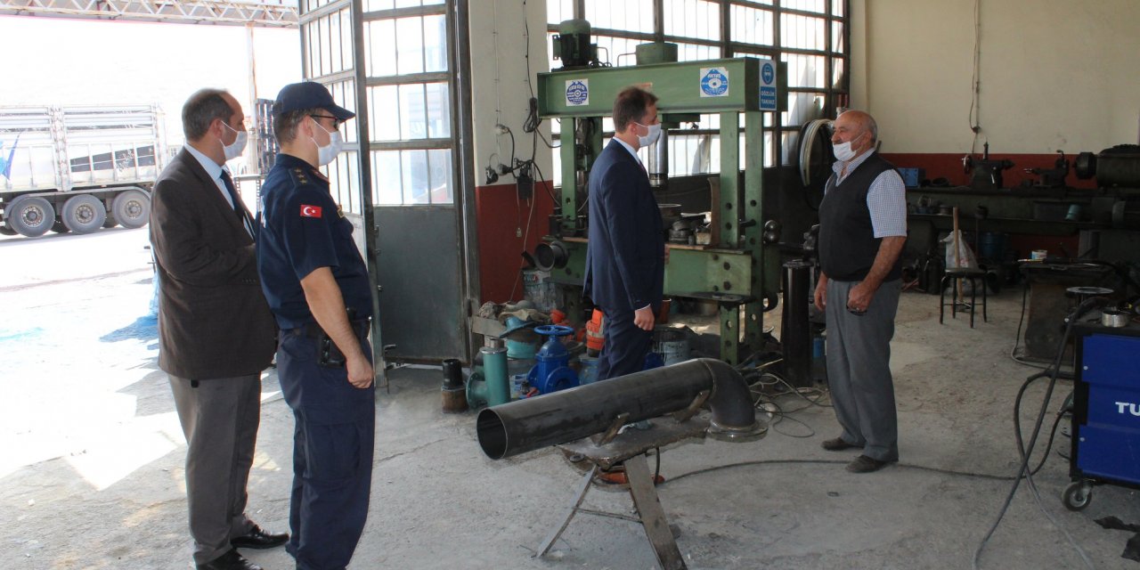 Yunak'ta Kaymakam ve İlçe Jandarma Komutanı sanayi esnafını ziyaret etti