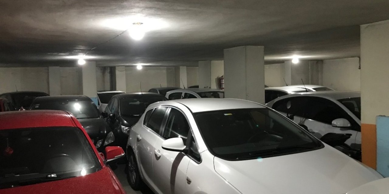 Meteoroloji uyardı, İstanbullular araçlarını dolu öncesi korumaya aldı