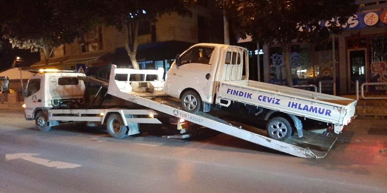 Kavşakta kamyonetiyle attığı drift pahalıya patladı