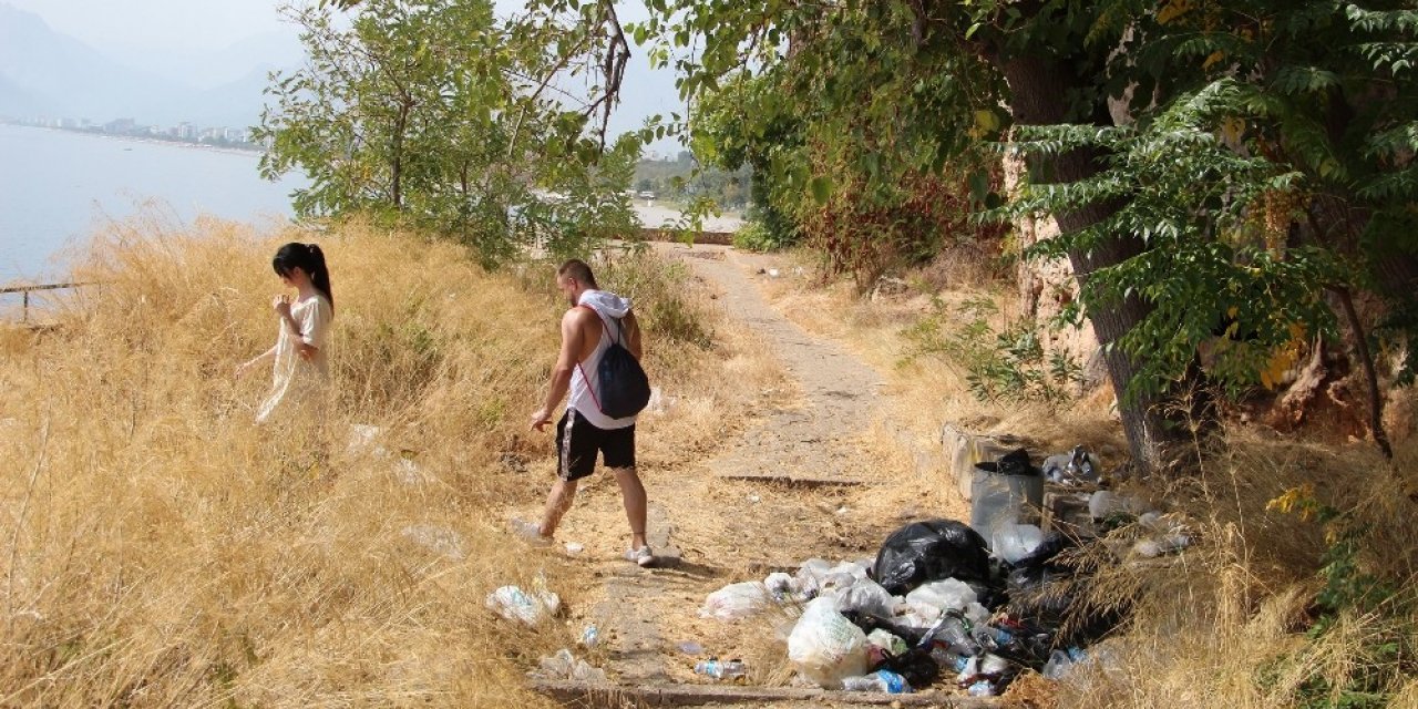 Dünyaca ünlü falezlere yakışmayan görüntüler