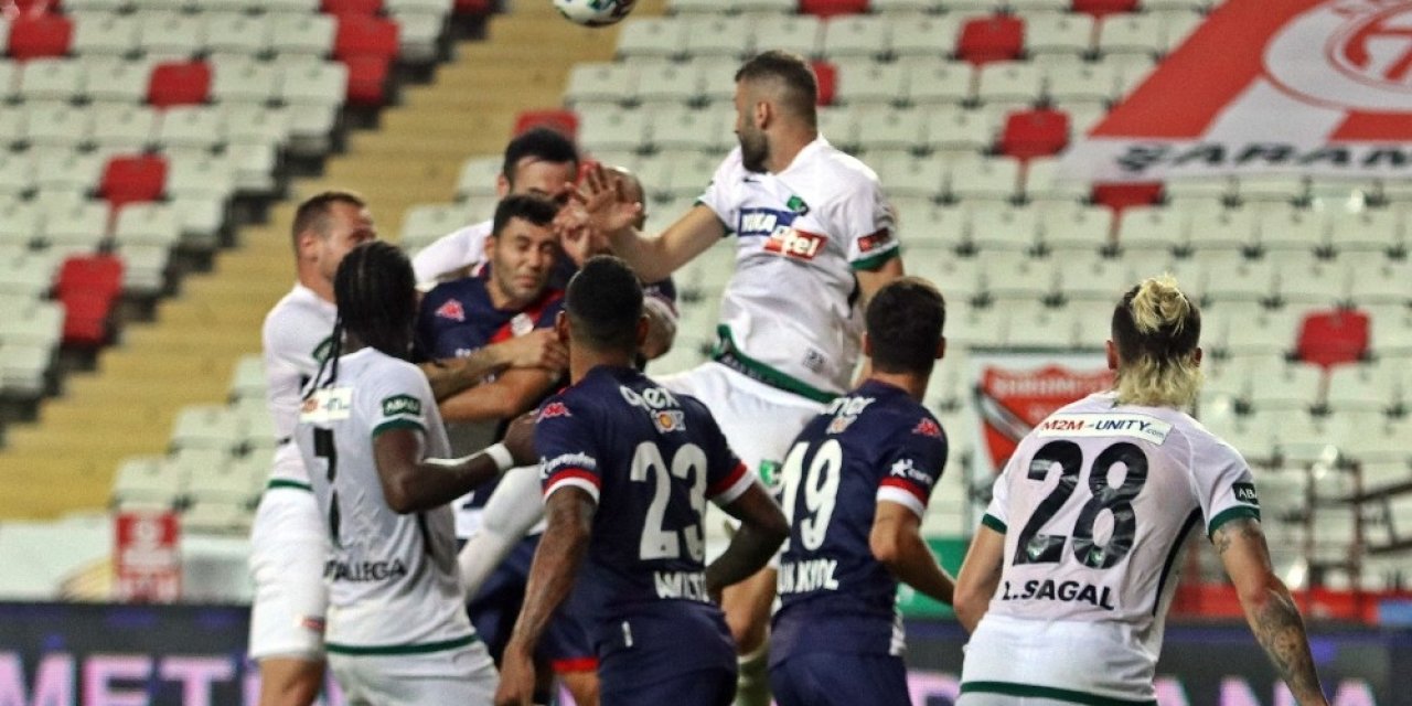 Antalyaspor’da Serdar ve Drole ilk yarıyı kapattı