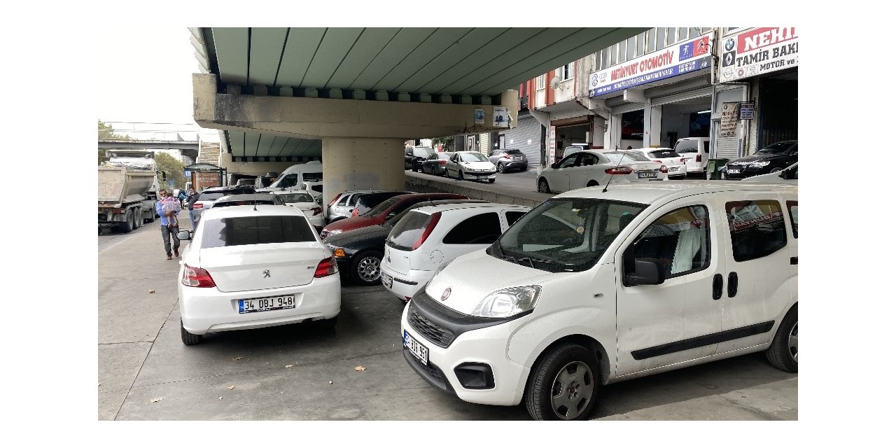 Kapalı otoparklar dolunca köprü ve viyadük altları otoparka döndü