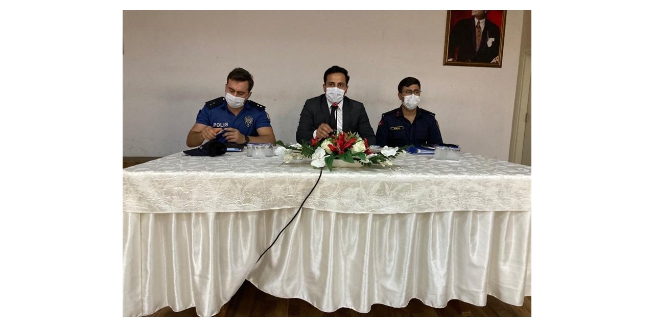 Kaymakam Erdem muhtarlar ve kurum amirleri toplantısı yaptı