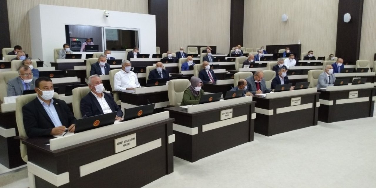 Meclis kürsüsünden ’Allı Turnam’ türküsü söyledi