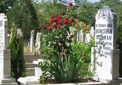 Bekçisiz mezarlıklara damla sulama
