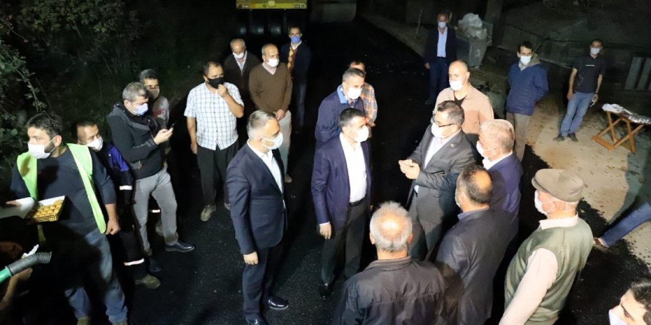 Asfalt çalışması gece gündüz devam ediyor