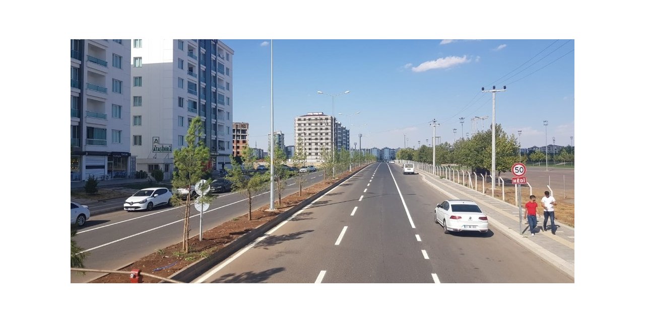 Diyarbakır’daki caddelerde yol çizgi çalışmaları sürüyor