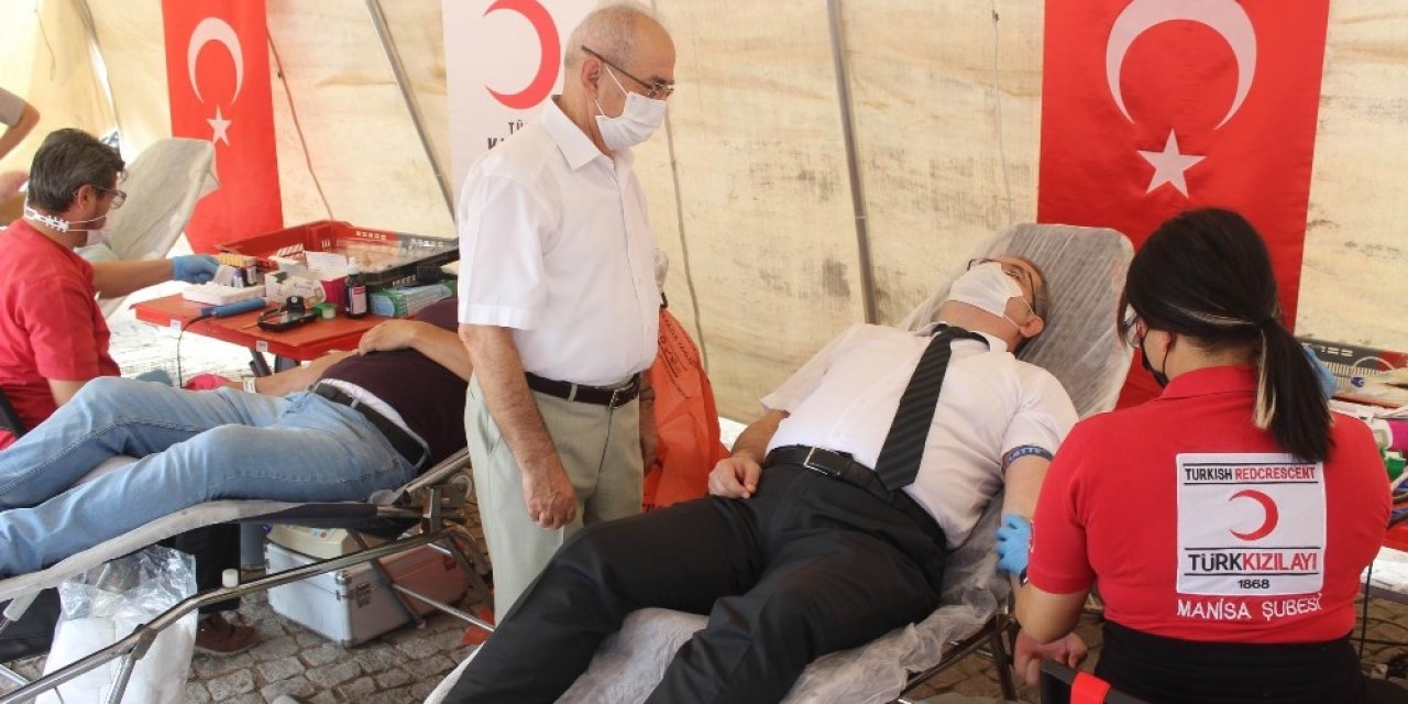 Salihli’den Kızılay’a kan desteği