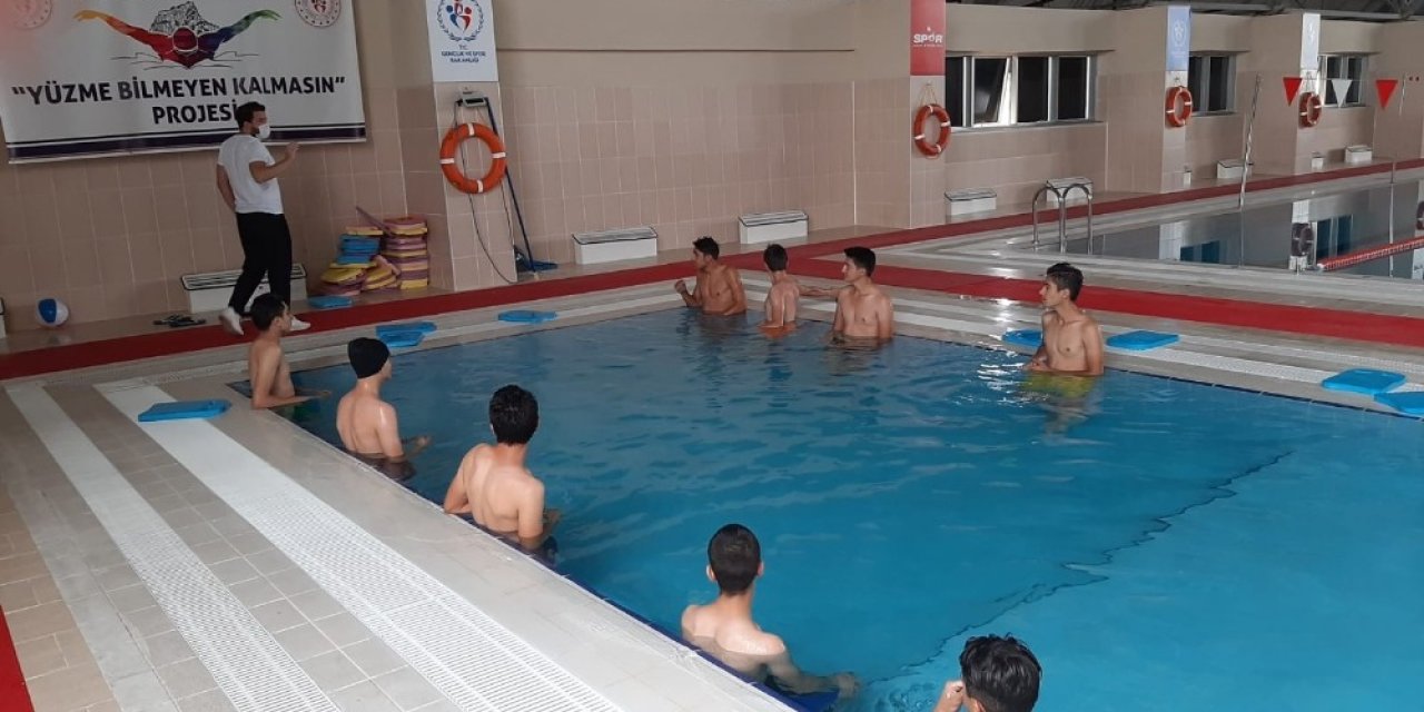 Afyonkarahisar’da tüm branşlara ek yüzme eğitimi verilecek