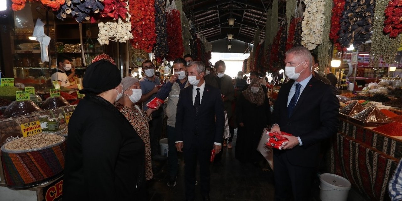 Maskesiz karşılamaya vali uyarısı