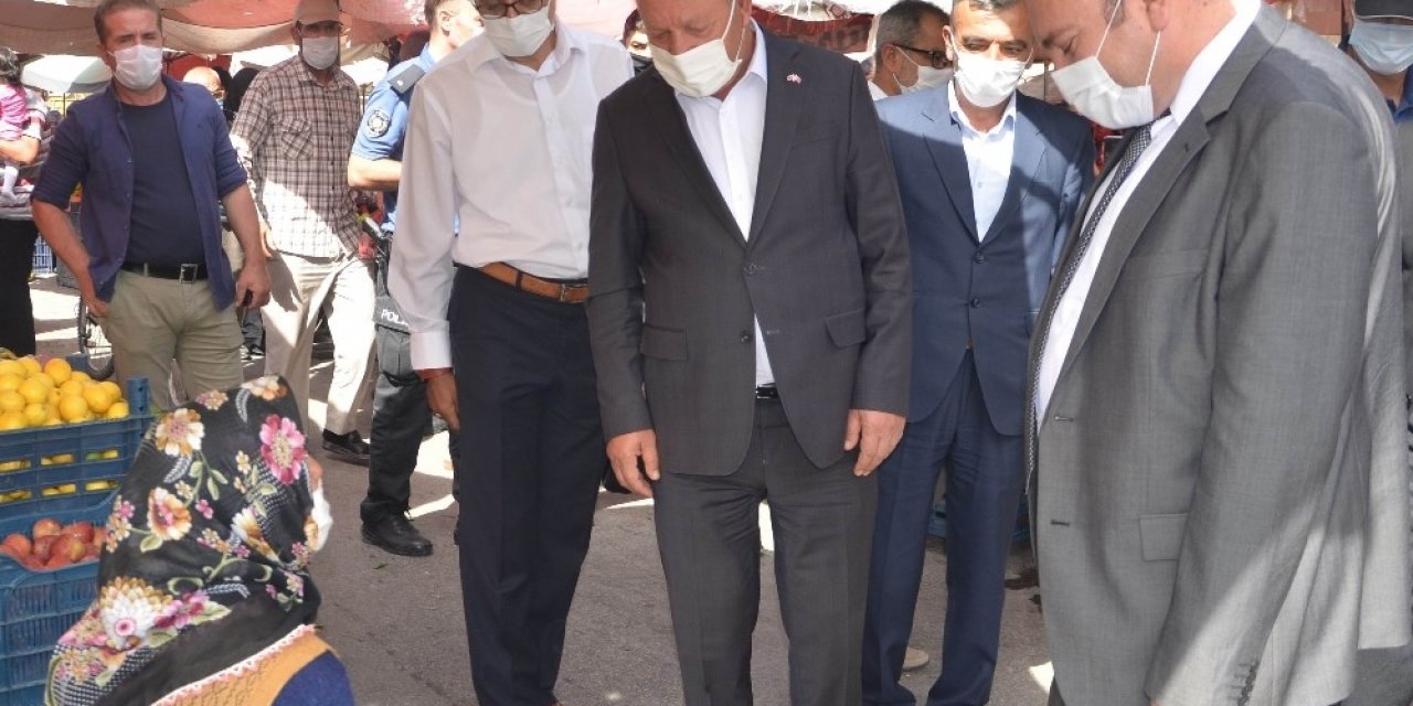 Başkan Oprukçu’dan semt pazarına Covid-19 denetimi