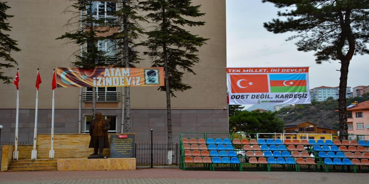 Yenice Belediyesi’nden  Azerbaycan’a dev pankartlı destek