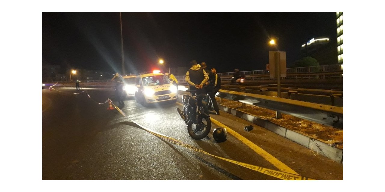 İzmir’de virajı alamayan motosiklet bariyere çarptı: 1 ölü