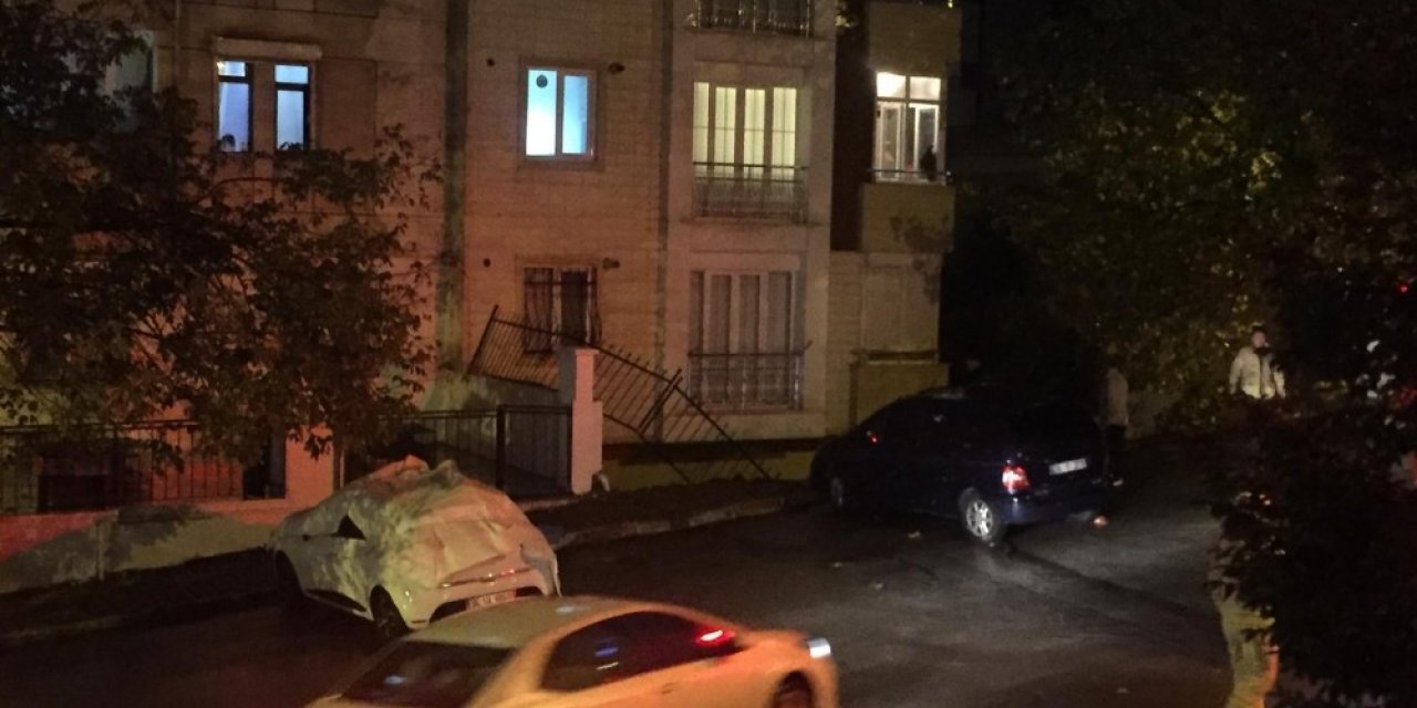Kartal’da bir apartmanın istinat duvarı çöktü