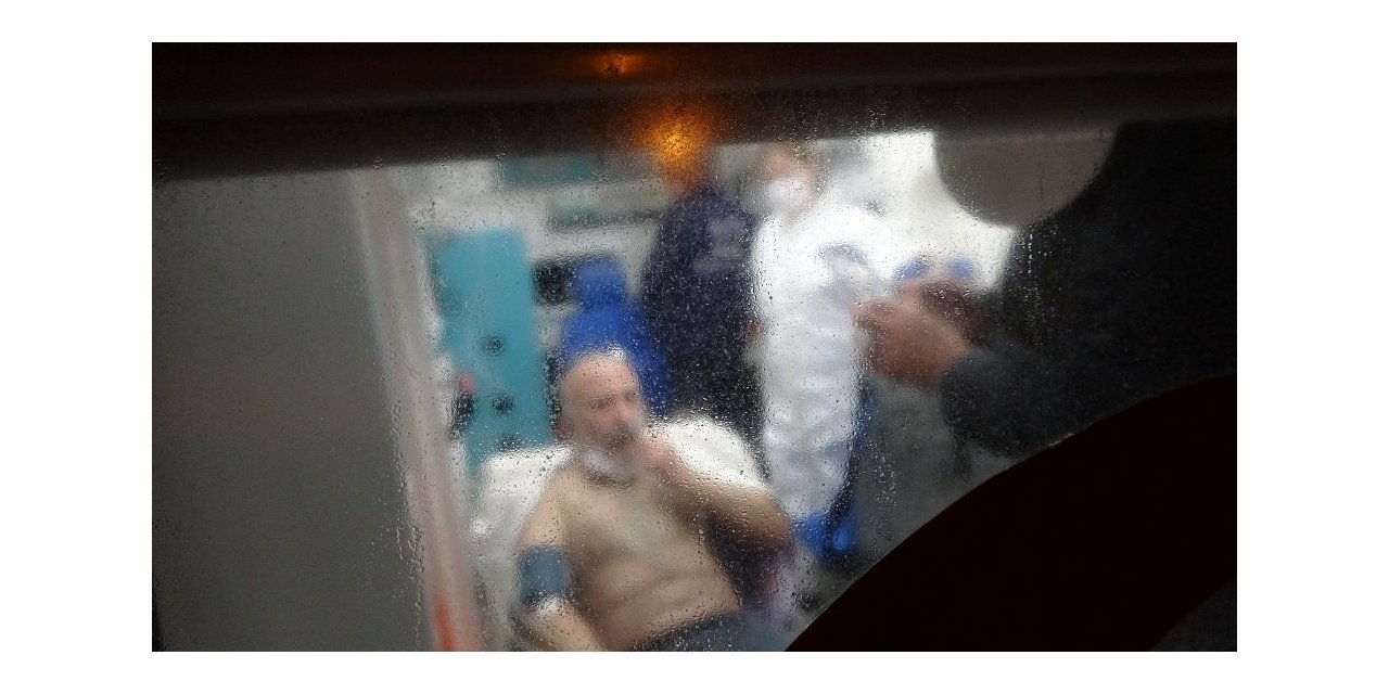 Yaptığı yemeği yemedi diye eşini bıçakladı