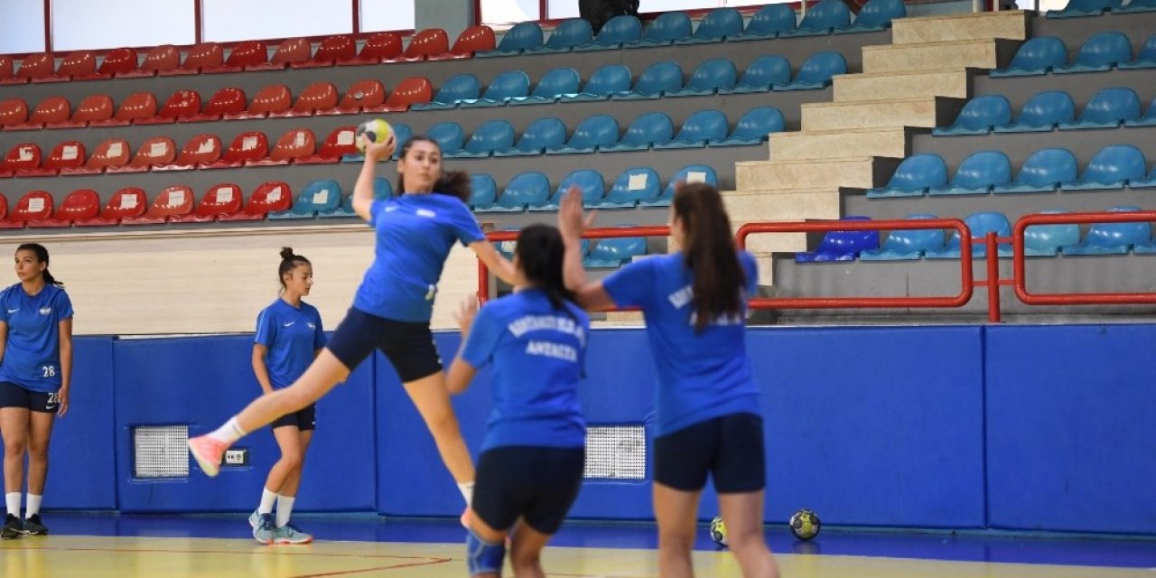 Konyaaltı Hentbol Takımı, Elazığ’ı konuk ediyor
