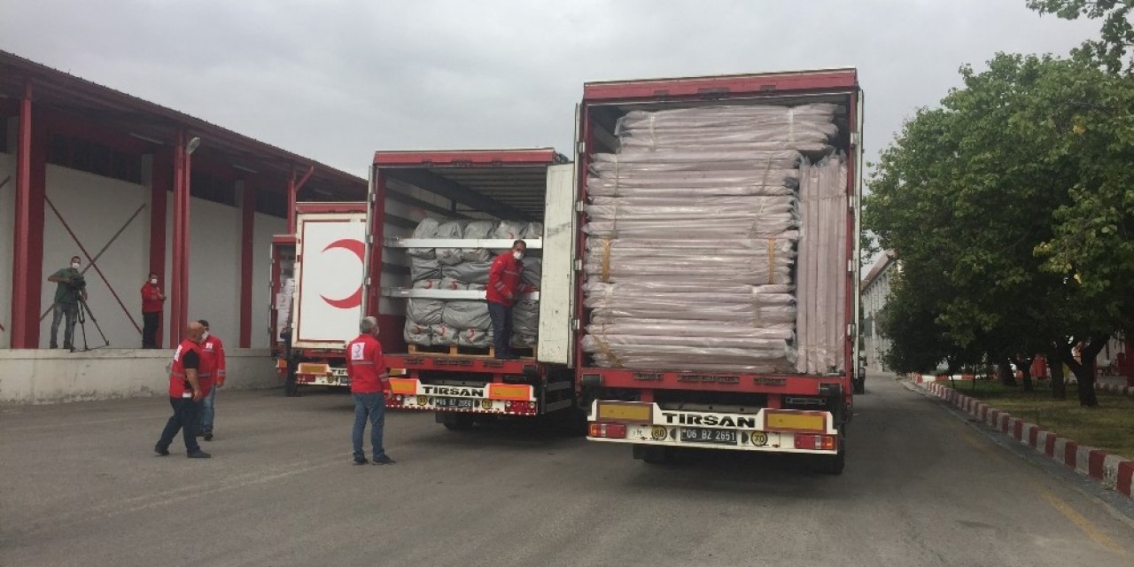 Türk Kızılay’dan Azerbaycan halkına 4 tır dolusu insani yardım