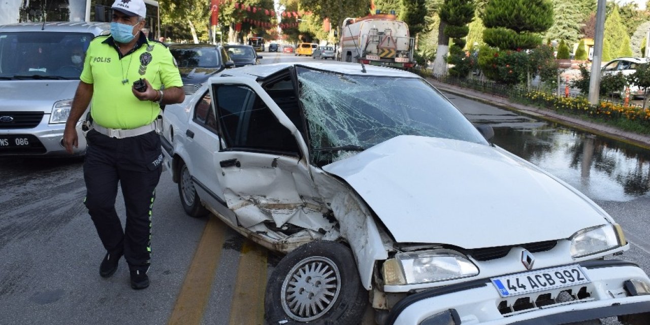 Malatya’da iki otomobil çarpıştı: 1 yaralı