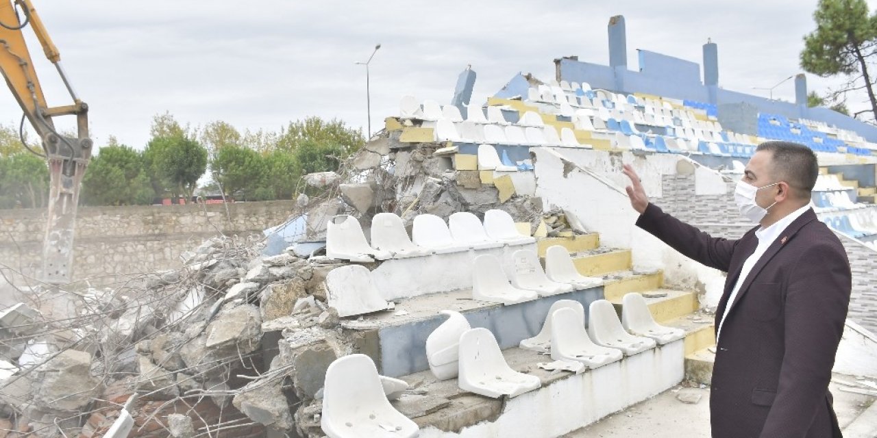 İlyas Bayram Stadyumu tribünü yenileniyor