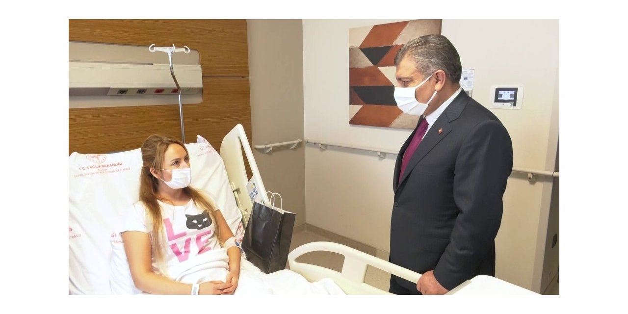 Bakan Koca, Adana’da hastaları ziyaret etti