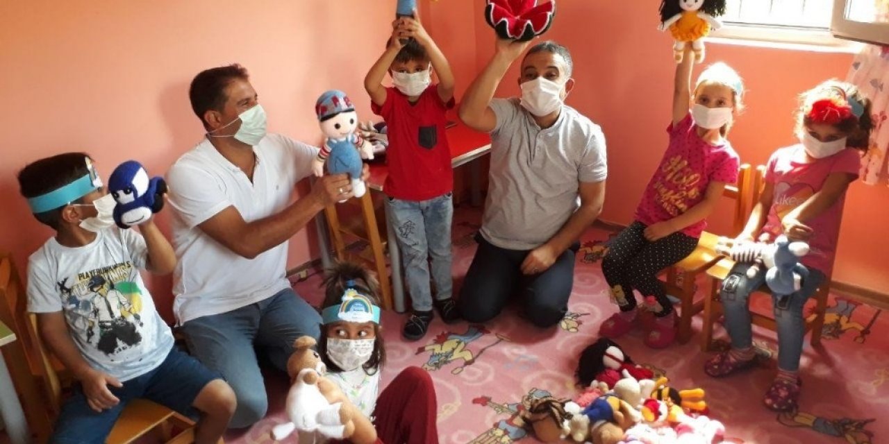 Yumaklar sevgi ile örülüp çocuklarla buluştu