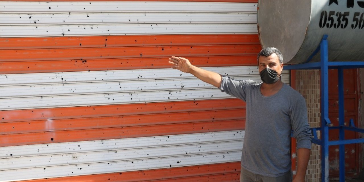 Teröristlerin attığı roketlerin izleri duruyor