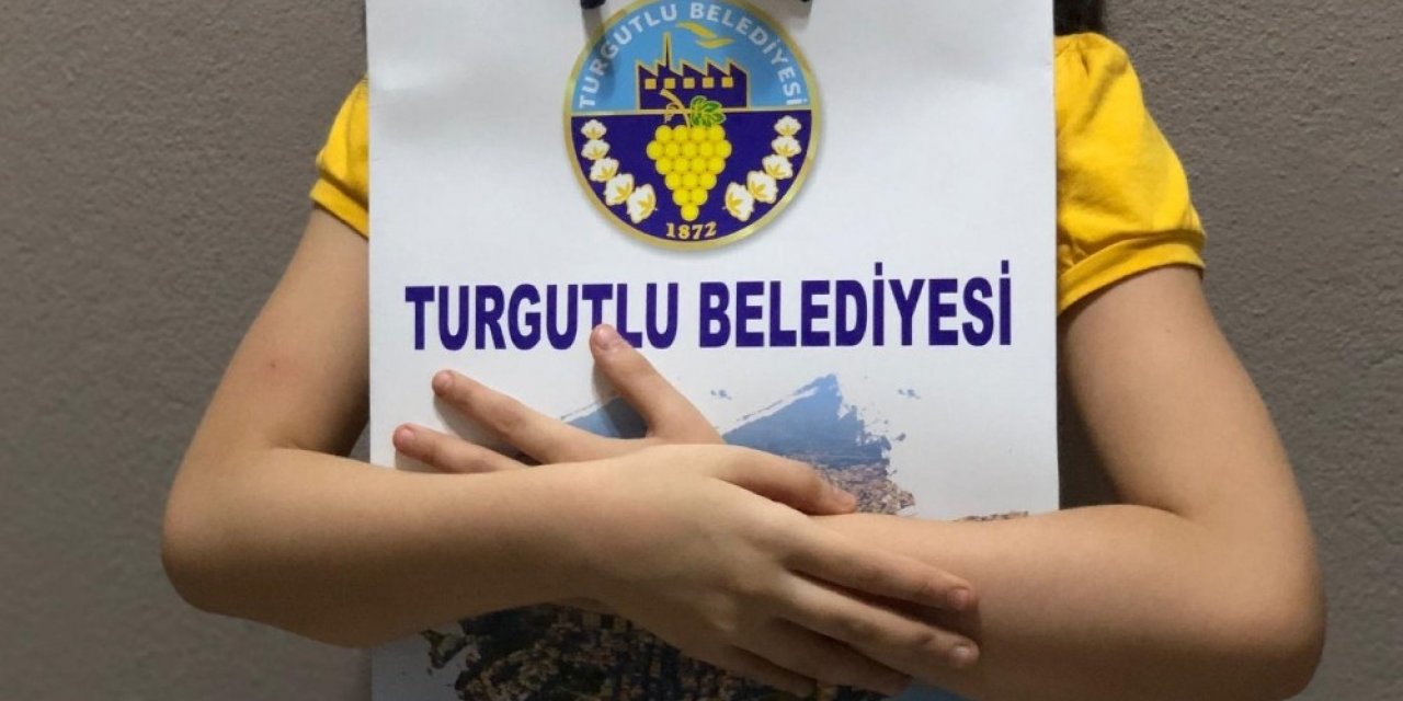 Turgutlu’da öğrenciler tabletleriyle buluşmaya başladı