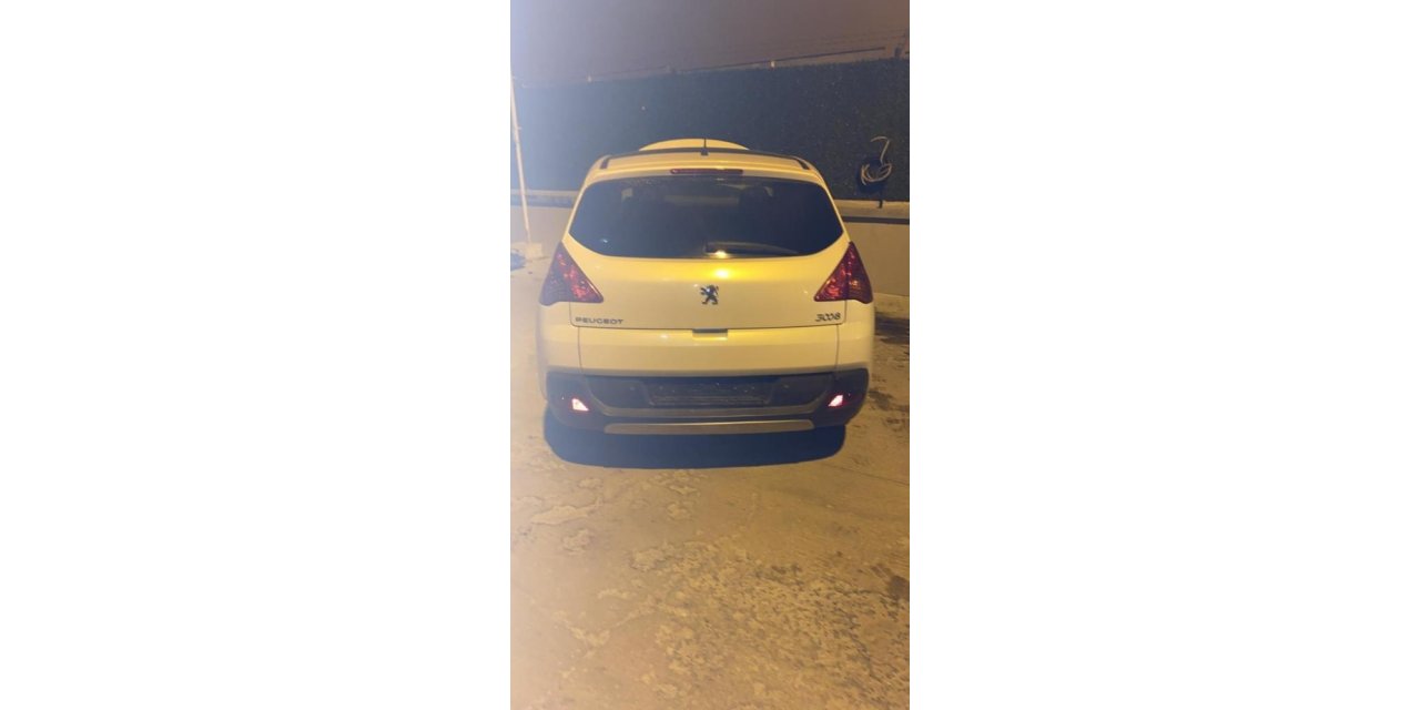 İkiz plakalı araç polisi de şaşırttı