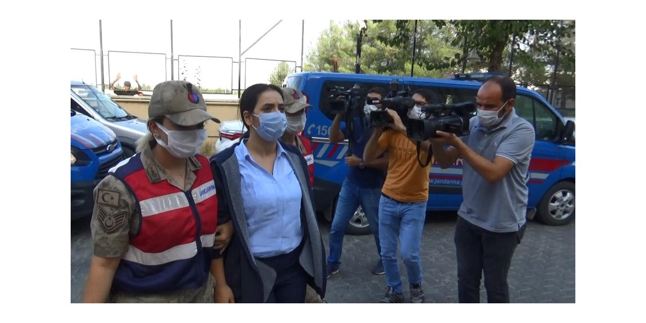 Kırmızı kategoride aranan teröristin sağ kolu olan avukat adliyeye çıkarıldı