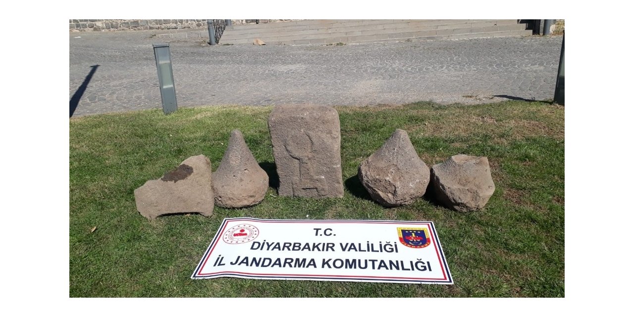 Diyarbakır’da Asur dönemine ait üzeri kabartma yazılı taş ele geçirildi