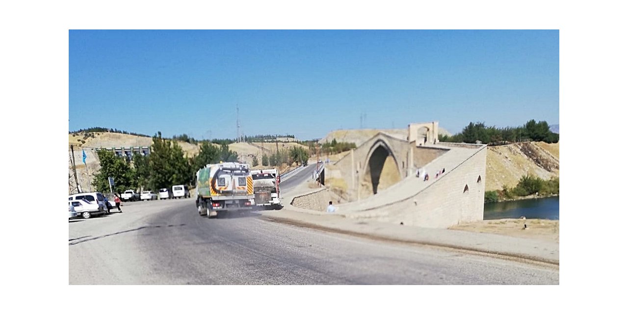 Tarihi Malabadi Köprüsünde temizlik çalışması