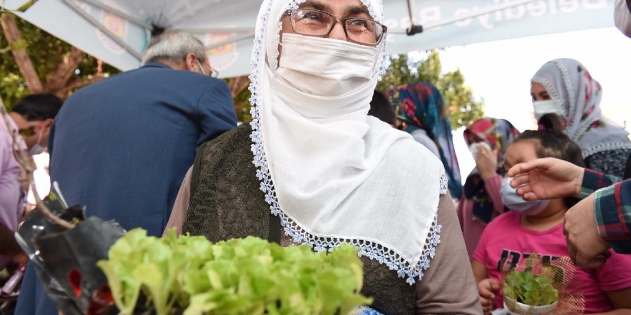 Tarsus’ta ücretsiz fide dağıtımı