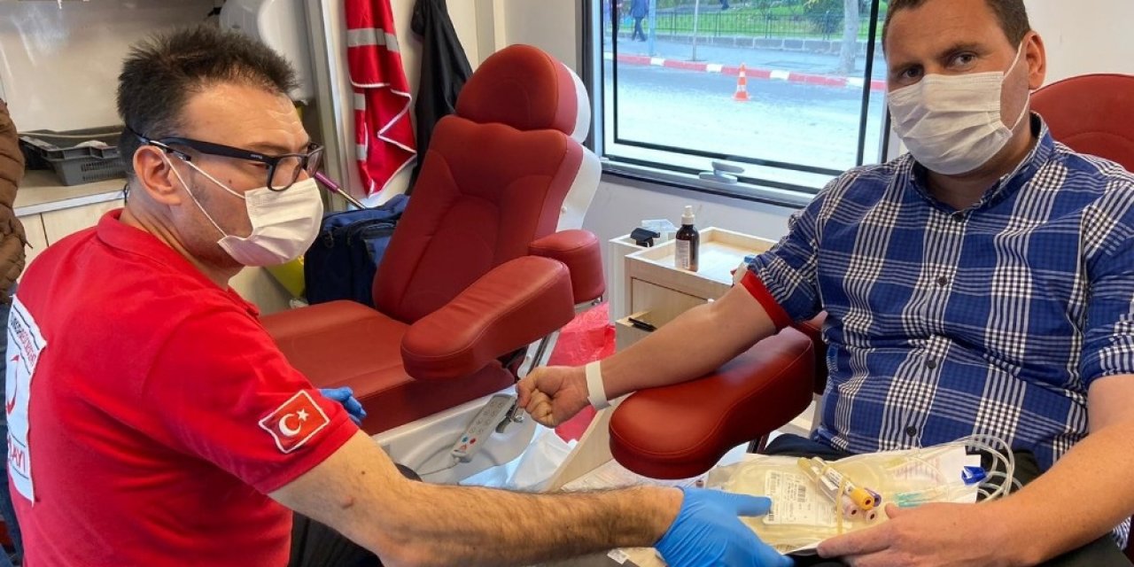 Afyonkarahisar’da müftülük personeli ve imam hatipler kan bağışında bulundu