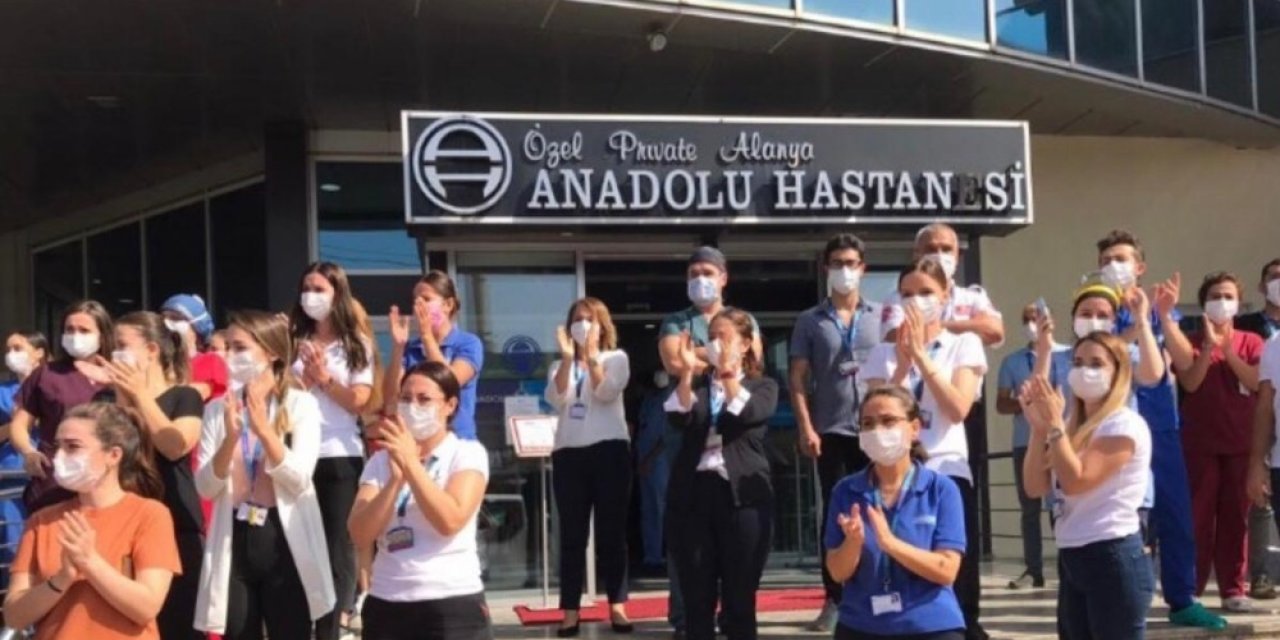 Korona virüsü yenen hemşire, alkışlarla taburcu oldu