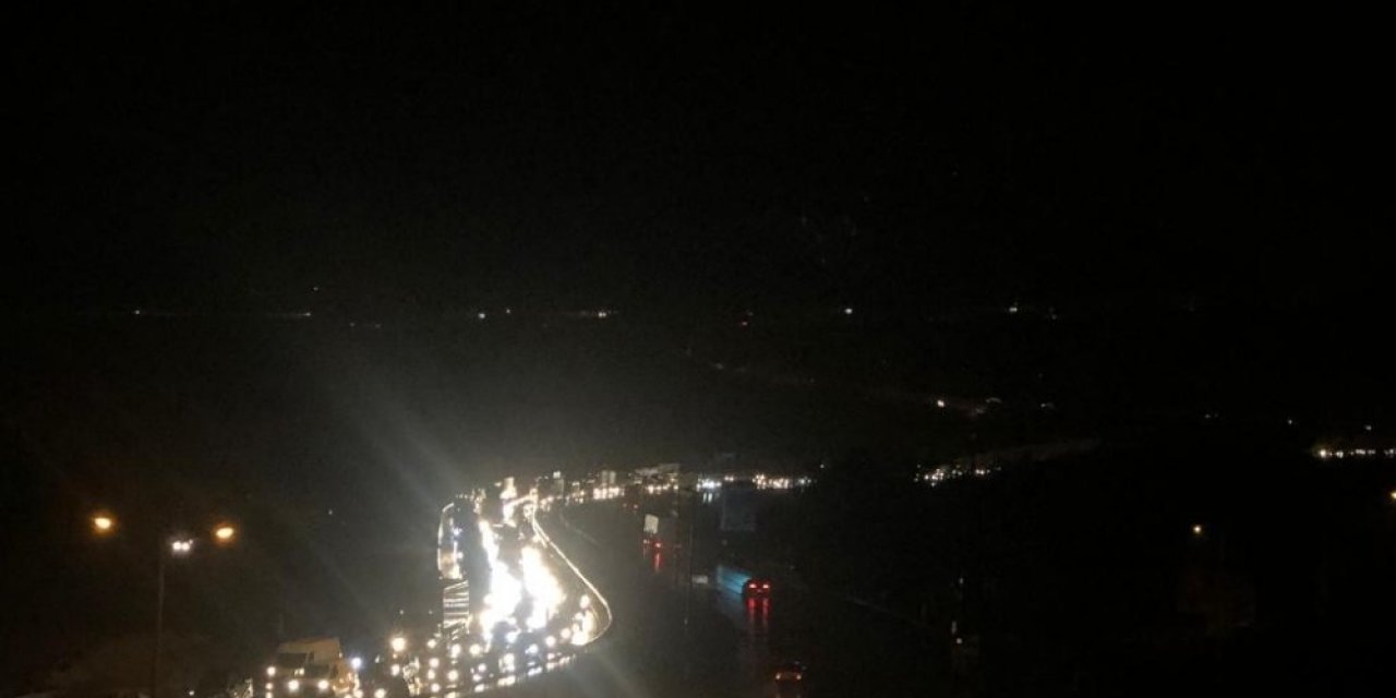 Bursa’da yağış nedeniyle kilometrelerce kuyruk oluştu