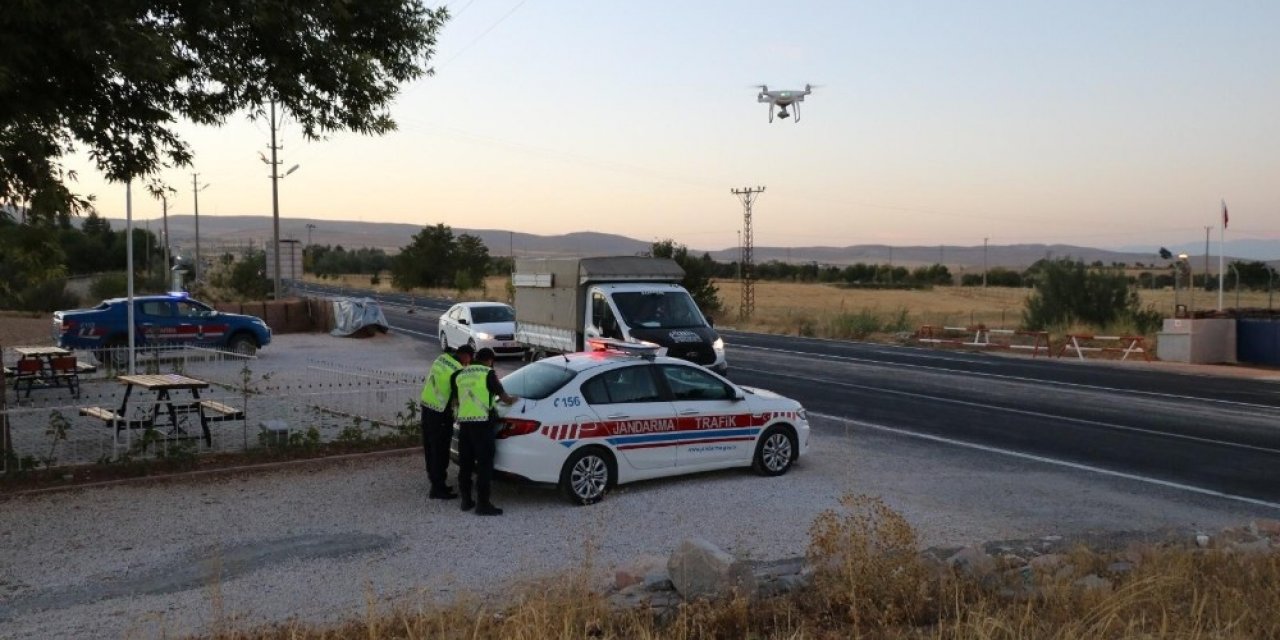 Elazığ’da jandarma, drone destekli uygulamayla vatandaşları uyardı