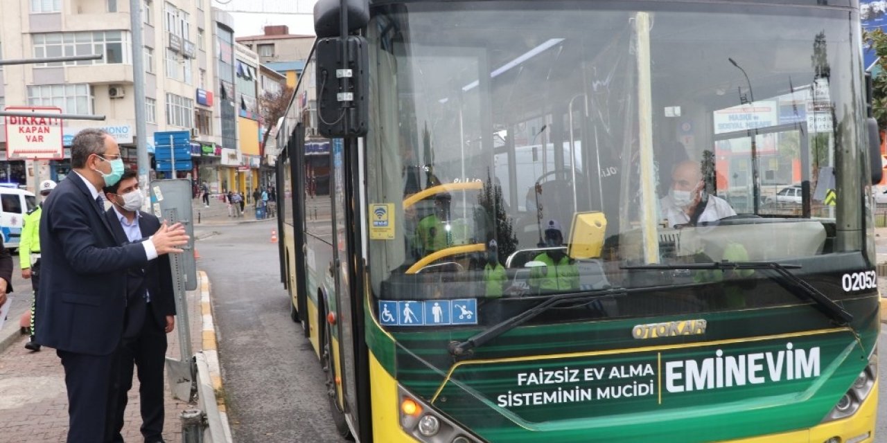 Sultanbeyli’de maske ve mesafe kurallarına uymayan bin 55 kişiye 1 milyon 191 bin lira para cezası kesildi