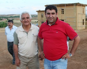 Ülger Sonsuz Şükran Köyü'nü ziyaret etti